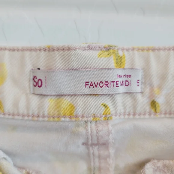 SO Lemon Print Low Rise Midi Shorts Size 5 - Picture 2 of 15